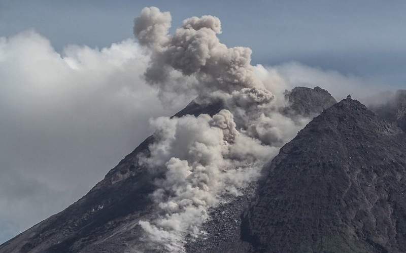 GUNUNG MERAPI MELETUS SAHIH